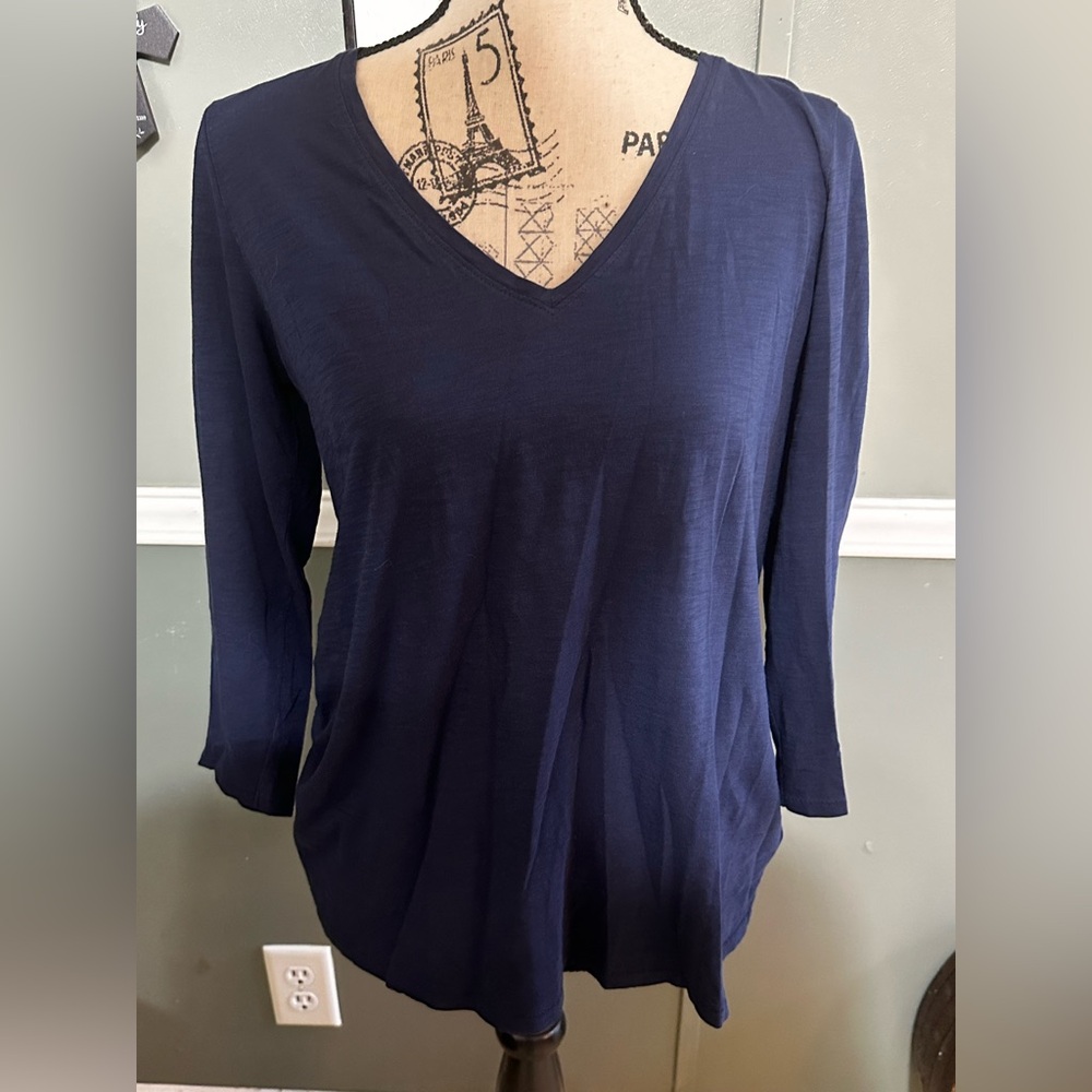Lilly Pulitzer Navy Blue Tee
3/4 sleeves